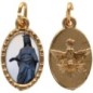 Médaille métal de couleur dorée ovale avec rebord effet dentelle H.1.5 cm avec résine. Disponible avec différents Saints.