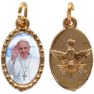 Médaille métal de couleur dorée ovale avec rebord effet dentelle H.1.5 cm avec résine. Disponible avec différents Saints.