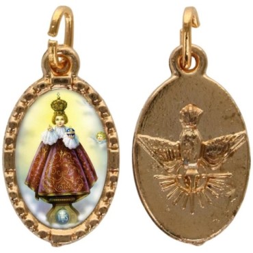 Médaille métal de couleur dorée ovale avec rebord effet dentelle H.1.5 cm avec résine. Disponible avec différents Saints.