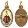 Médaille métal de couleur dorée ovale avec rebord effet dentelle H.1.5 cm avec résine. Disponible avec différents Saints.