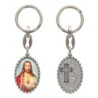 Porte-clés en aluminium de couleur argenté hauteur 3,8 cm, avec résine. Disponible avec plusieurs saints au choix.