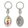 Porte-clés en aluminium de couleur argenté hauteur 3,8 cm, avec résine. Disponible avec plusieurs saints au choix.