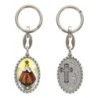 Porte-clés en aluminium de couleur argenté hauteur 3,8 cm, avec résine. Disponible avec plusieurs saints au choix.