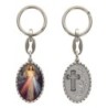 Porte-clés en aluminium de couleur argenté hauteur 3,8 cm, avec résine. Disponible avec plusieurs saints au choix.