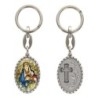 Porte-clés en aluminium de couleur argenté hauteur 3,8 cm, avec résine. Disponible avec plusieurs saints au choix.