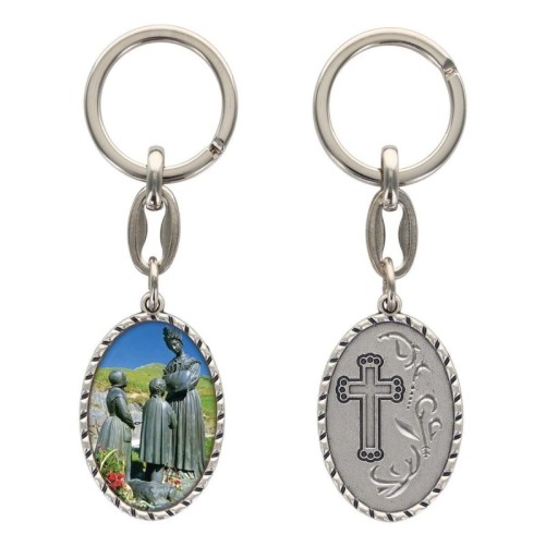 Porte-clés en aluminium de couleur argenté hauteur 3,8 cm, avec résine. Disponible avec plusieurs saints au choix.
