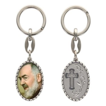 Porte-clés en aluminium de couleur argenté hauteur 3,8 cm, avec résine. Disponible avec plusieurs saints au choix.