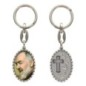 Porte-clés en aluminium de couleur argenté hauteur 3,8 cm, avec résine. Disponible avec plusieurs saints au choix.