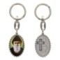 Porte-clés en aluminium de couleur argenté hauteur 3,8 cm, avec résine. Disponible avec plusieurs saints au choix.