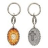 Porte-clés en aluminium de couleur argenté hauteur 3,8 cm, avec résine. Disponible avec plusieurs saints au choix.