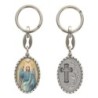 Porte-clés en aluminium de couleur argenté hauteur 3,8 cm, avec résine. Disponible avec plusieurs saints au choix.