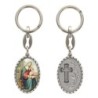 Porte-clés en aluminium de couleur argenté hauteur 3,8 cm, avec résine. Disponible avec plusieurs saints au choix.