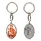 Porte-clés en aluminium de couleur argenté hauteur 3,8 cm, avec résine. Disponible avec plusieurs saints au choix.