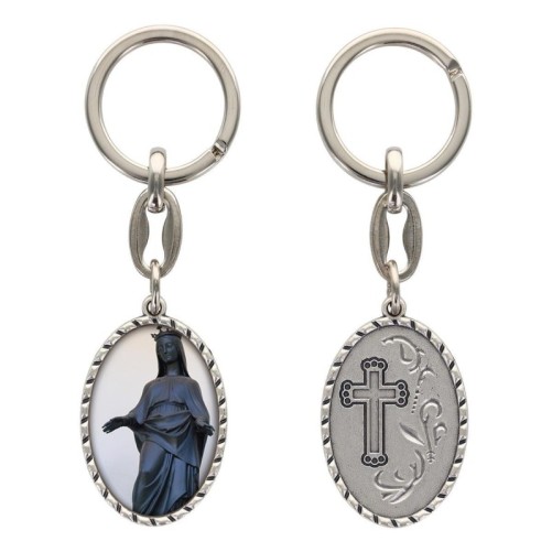 Porte-clés en aluminium de couleur argenté hauteur 3,8 cm, avec résine. Disponible avec plusieurs saints au choix.