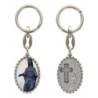 Porte-clés en aluminium de couleur argenté hauteur 3,8 cm, avec résine. Disponible avec plusieurs saints au choix.