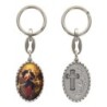 Porte-clés en aluminium de couleur argenté hauteur 3,8 cm, avec résine. Disponible avec plusieurs saints au choix.