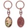 Porte-clés en aluminium de couleur cuivrée, hauteur 3,8 cm, avec résine. Disponible avec plusieurs saints au choix.