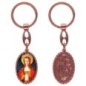 Porte-clés en aluminium de couleur cuivrée, hauteur 3,8 cm, avec résine. Disponible avec plusieurs saints au choix.