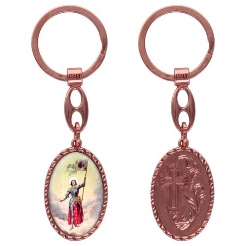 Porte-clés en aluminium de couleur cuivrée, hauteur 3,8 cm, avec résine. Disponible avec plusieurs saints au choix.