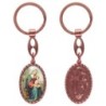 Porte-clés en aluminium de couleur cuivrée, hauteur 3,8 cm, avec résine. Disponible avec plusieurs saints au choix.