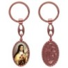 Porte-clés en aluminium de couleur cuivrée, hauteur 3,8 cm, avec résine. Disponible avec plusieurs saints au choix.