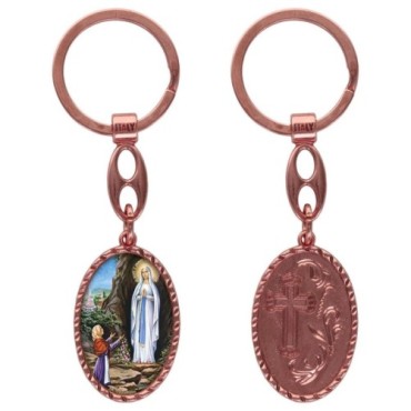 Porte-clés en aluminium de couleur cuivrée, hauteur 3,8 cm, avec résine. Disponible avec plusieurs saints au choix.