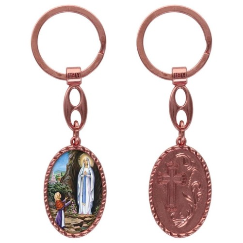 Porte-clés en aluminium de couleur cuivrée, hauteur 3,8 cm, avec résine. Disponible avec plusieurs saints au choix.