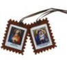 Scapulaire de ND du Mont Carmel en tissus avec explication H. 5 x 4,5 cm avec cordon marron. Livre en sachet individuel..