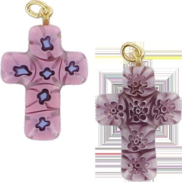 Pendentif croix en veritable verre de Murano H. 3 cm. Livre en boite.
