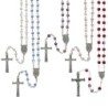 Chapelet sur chaine avec grains a facettes en semi-cristal Ø 7 mm et croix avec Christ. Existe de differentes couleurs.