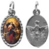 Médaille métal de couleur argentée ovale avec rebord effet dentelle H.1,5 cm avec résine. Disponible avec différents Saints.