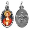 Médaille métal de couleur argentée ovale avec rebord effet dentelle H.1,5 cm avec résine. Disponible avec différents Saints.