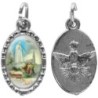 Médaille métal de couleur argentée ovale avec rebord effet dentelle H.1,5 cm avec résine. Disponible avec différents Saints.