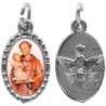 Médaille métal de couleur argentée ovale avec rebord effet dentelle H.1,5 cm avec résine. Disponible avec différents Saints.