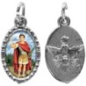 Médaille métal de couleur argentée ovale avec rebord effet dentelle H.1,5 cm avec résine. Disponible avec différents Saints.