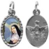 Médaille métal de couleur argentée ovale avec rebord effet dentelle H.1,5 cm avec résine. Disponible avec différents Saints.