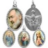 Médaille ovale métal argenté, rebord torsadé, résine. H : 2,5 cm. Différents Saints disponibles.