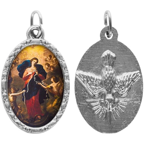Médaille métal de couleur argentée ovale avec rebord effet dentelle H.2,5 cm avec résine. Disponible avec différents Saints.