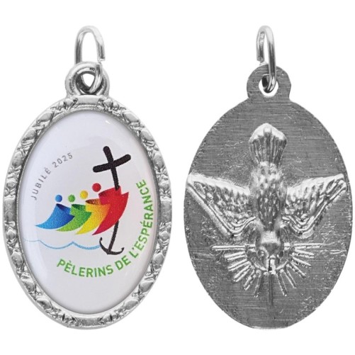 Médaille métal de couleur argentée ovale avec rebord effet dentelle H.2,5 cm avec résine. Disponible avec différents Saints.