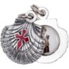 Médaille métal couleur argentée forme coquille Ø 1,9 cm au verso résine de saint Jacques.