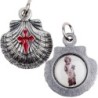 Médaille métal couleur argentée forme coquille Ø 1,9 cm au verso résine de saint Jacques.