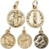 Médaille moulée en métal couleur dorée Ø 1.5 cm. Plusieurs saints.