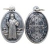 Médaille en métal couleur argentée forme ovale H. 2,2 cm. Plusieurs saints.