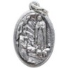 Médaille en métal couleur argentée forme ovale H. 2,2 cm. Plusieurs saints.