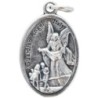 Médaille en métal couleur argentée forme ovale H. 2,2 cm. Plusieurs saints.