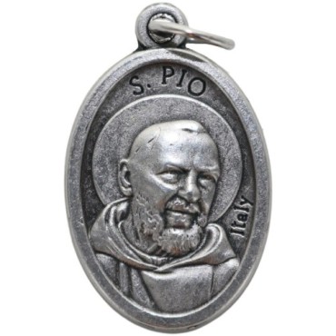 Médaille en métal couleur argentée forme ovale H. 2,2 cm. Plusieurs saints.