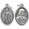 Médaille en métal couleur argentée forme ovale H. 2,2 cm. Plusieurs saints.