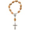 Dizainier sur chaine en bois d olivier ovale Ø 10 cm, fermoir, croix en métal avec Christ.