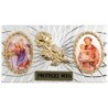Plaque auto forme rectangle en alu striée H. 3 x 5,5 cm avec rose plus 2 résines, plusieurs saints.