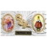 Plaque auto forme rectangle en alu striée H. 3 x 5,5 cm avec rose plus 2 résines, plusieurs saints.